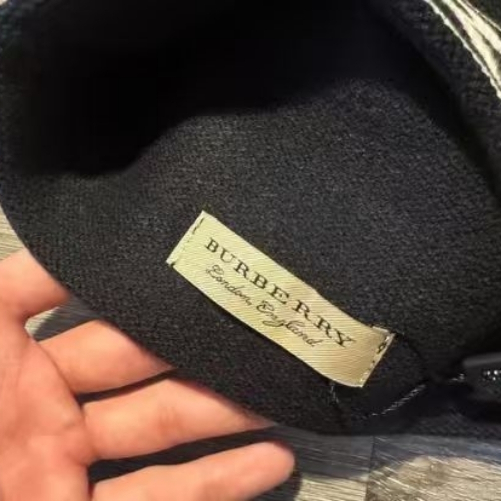 Burberry Logo Knit Beanie Black - Picture 4 of 4